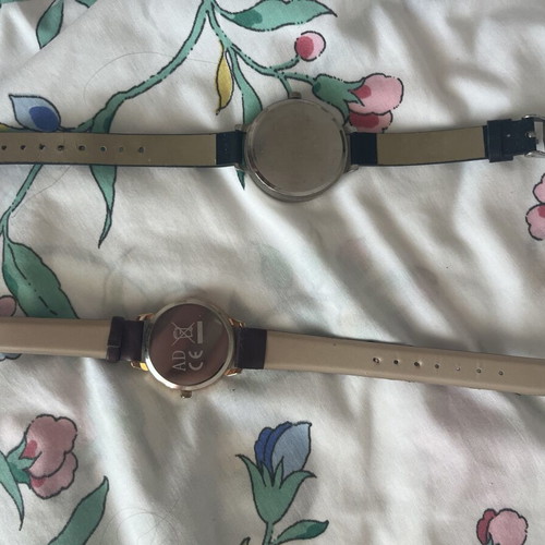 Wristwatches set of 2, like new, one without battery