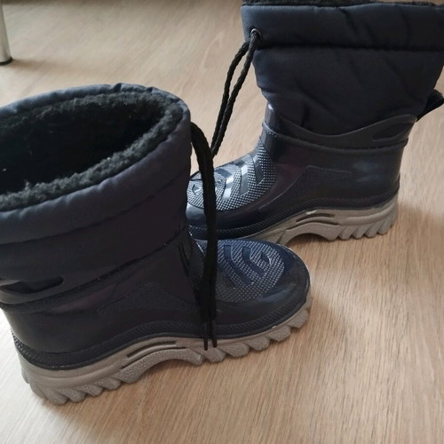 G&G children's snow boot like new, size 25