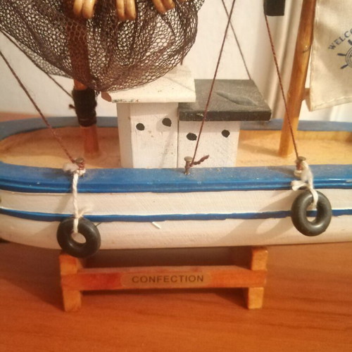 Wooden boat model approx. 17x17 cm