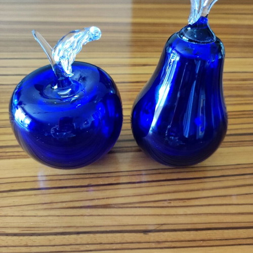 Decorative fruit set like new, blue glass