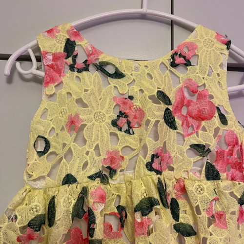 Girls' dress 5 years like new with lace guipure and bow multicolored