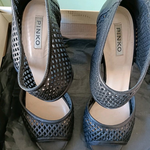 Pinko pumps used, size 39, black and blue