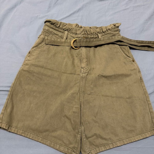 Khaki shorts Lynne used, size 36 with belt