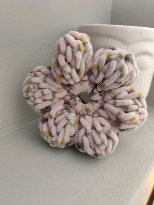 Children's scrunchy hair tie new pink flower-shaped