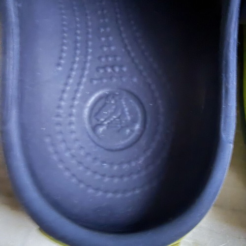 Crocs kids J1 blue–green used clogs