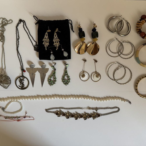Women's assorted bijoux used