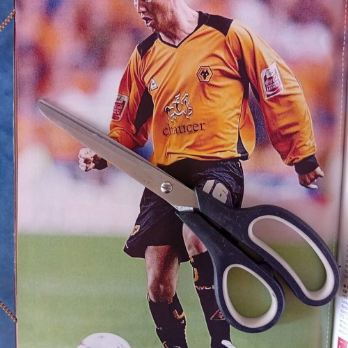 Match Football Magazine Issue 20-26/9/2005 like new with Adriano poster and 8 stickers