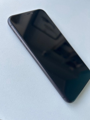 iPhone 11 fully functional, like new, black, 64GB
