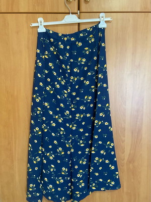 Floral skirt blue with yellow flowers, like new, size large