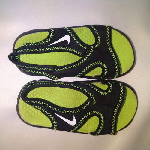 Nike shoes used for boy size 19, lightweight for first steps