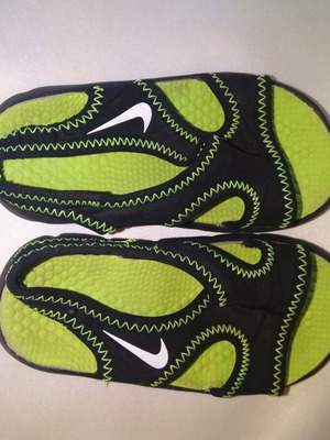 Nike shoes used for boy size 19, lightweight for first steps