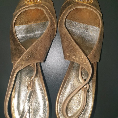 Pumps new size 36 gold leather