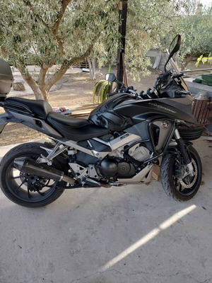 Honda VFR 800 Crossrunner 2017 like new, ABS, with top case