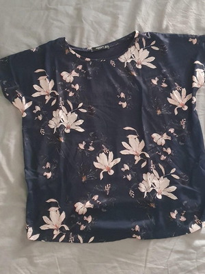Mango floral t-shirt blue, like new, size S