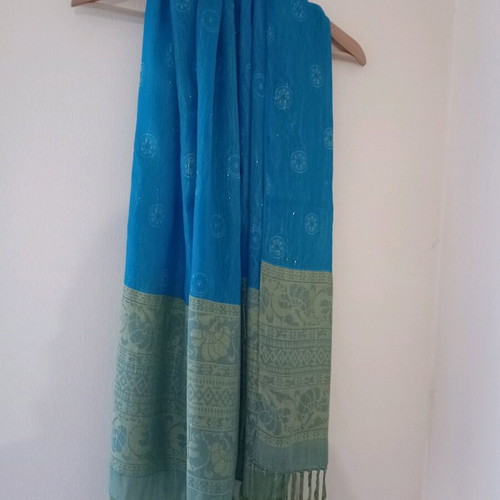 Silk scarf like new in blue-green with gold thread