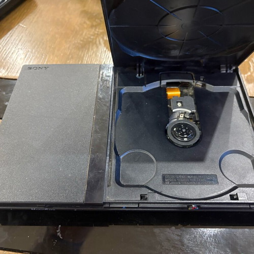 PlayStation 2 slim μεταχειρισμένο για ανταλλακτικά με πρόβλημα στην τροφοδοσία και το cd drive