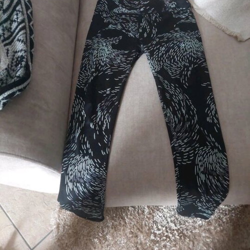 Black leggings with patterns like new, size S