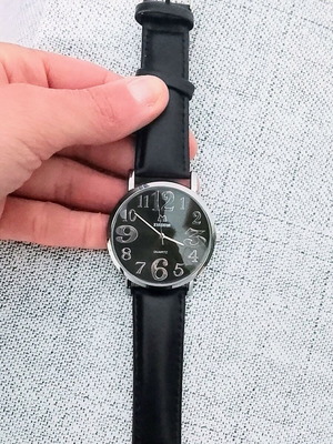 Wristwatch women's like new, black and silver