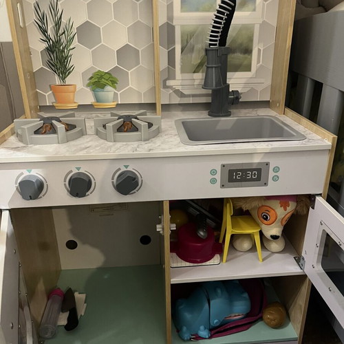 Kinderkraft Wooden Play Kitchen like new with sound and lights