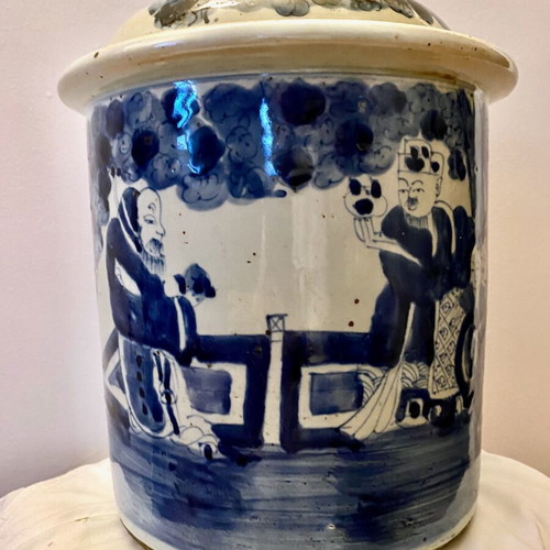 Ceramic Chinese vase cylindrical shape like new with lid