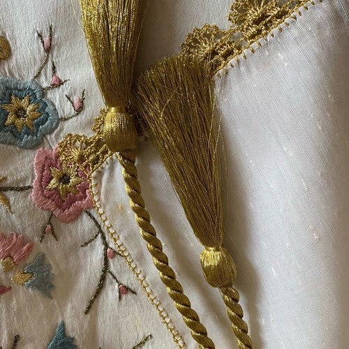 Tsevres with gold thread from Ioannina like new