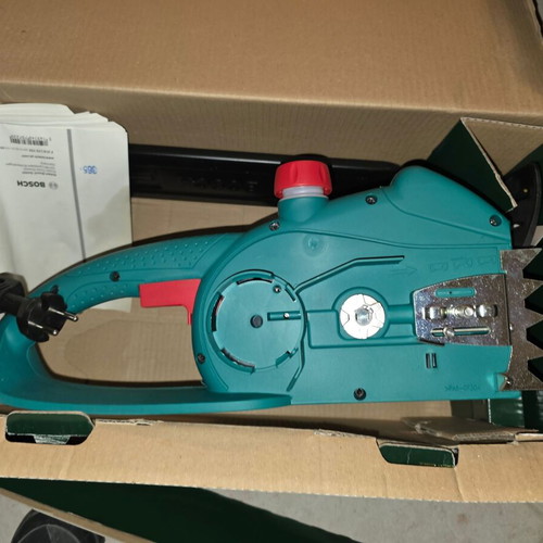 Bosch Electric Chainsaw 1900 W 35cm blade AKE 35 new