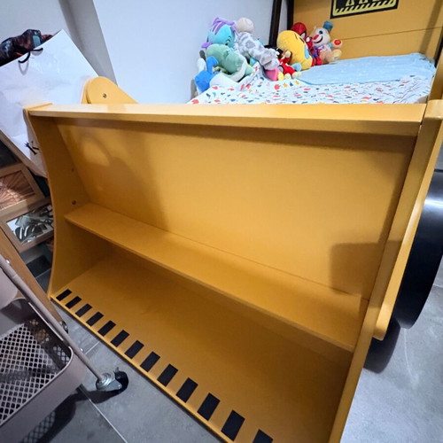 Bulldozer Bed like new with mattress