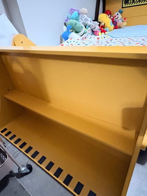 Bulldozer Bed like new with mattress