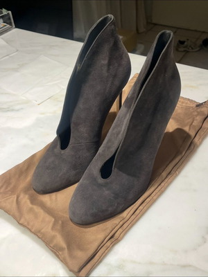 Gianvito Rossi suede pumps like new, gray, size 37.5
