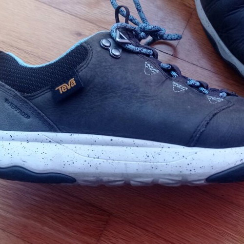 Teva leather athletic shoes used, waterproof, size 40