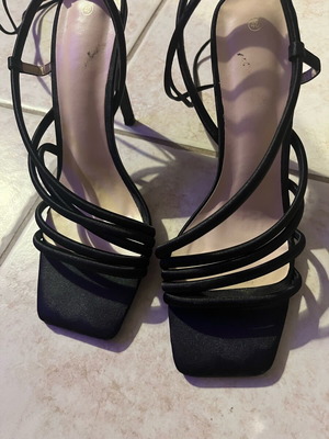 Black satin strap pumps size 40 new