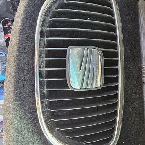 Seat Leon 1p 05-09 grille like new