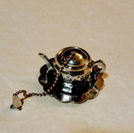 Metal tea strainer like new