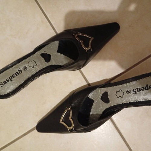 Saspens black leather mules with heart buckle, size 38