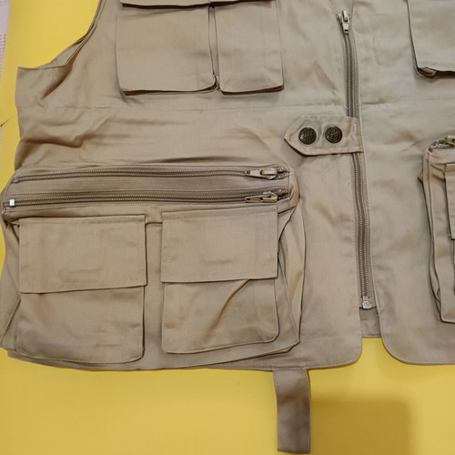 Fishing vest new, beige with 22 pockets