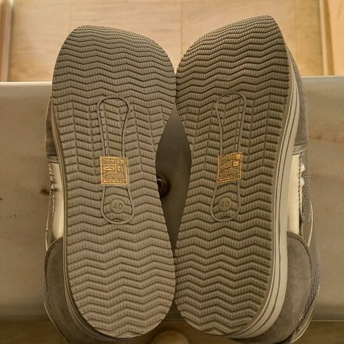 Women's athletic shoes like new, size 40, beige