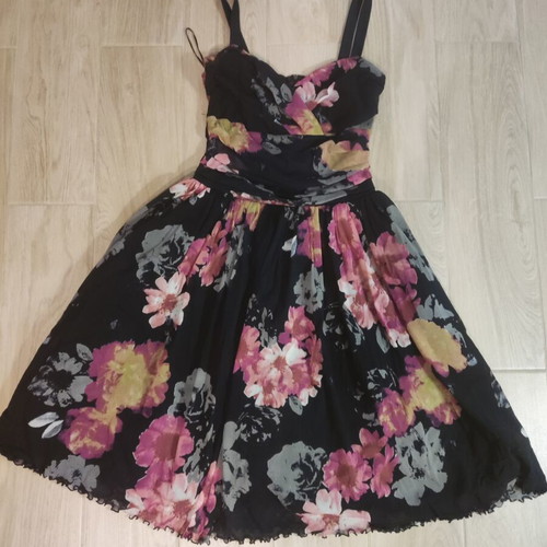 Formal dress medium size, like new, length 1.00m