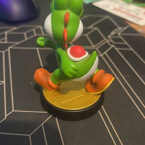 Amiibo Yoshi Super Smash Bros series like new out of packaging