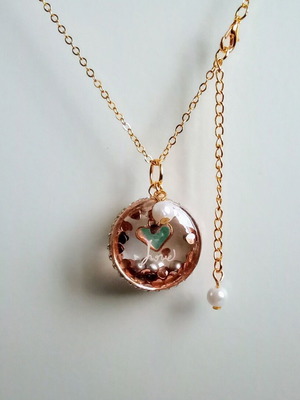 Handmade gold-colored necklace with pendant and pearl