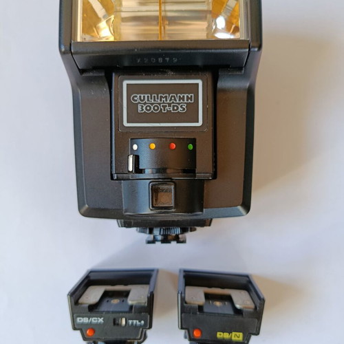 Cullmann Speedlight 300T with Hot Shoe Like New