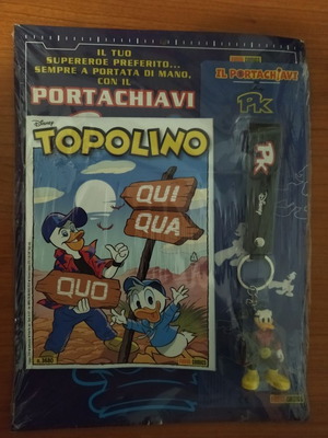 Topolino #3680 comic with Phantom Duck keychain like new, Italian