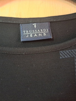 Μακρυμάνικο μπλουζάκι Trussardi Jeans καινούργιο, μαύρο με γκρι γράμματα, μέγεθος S