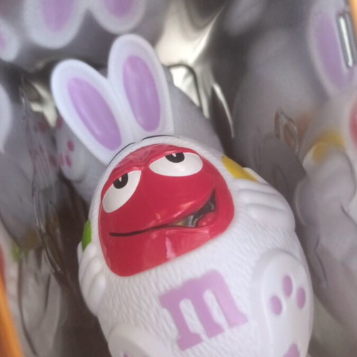 M&Ms Easter set new with metal box and wooden decoration