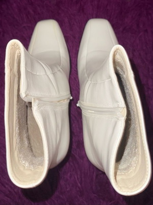 Tsoukalas Shoes white ankle boots like new, size 41