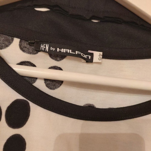 Sleeveless dress Italian made like new, size 46, black and white