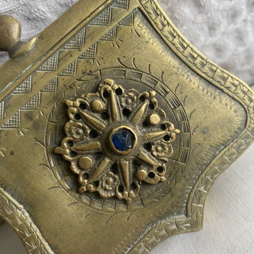Collectible powder flask used with blue jewel