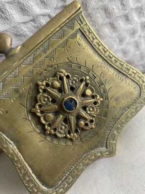 Collectible powder flask used with blue jewel