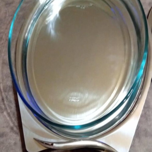 Tray with Pyrex and lid new