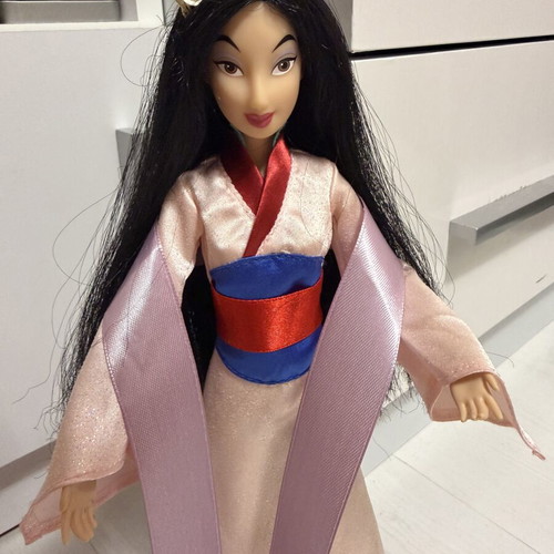 Disney Store 2014 Princess Mulan doll with movable joints, like new
