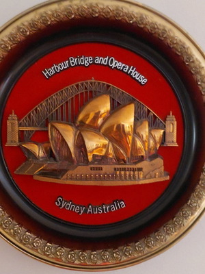 Round frame like new with Sydney bridge and opera house Australia 27×27cm
